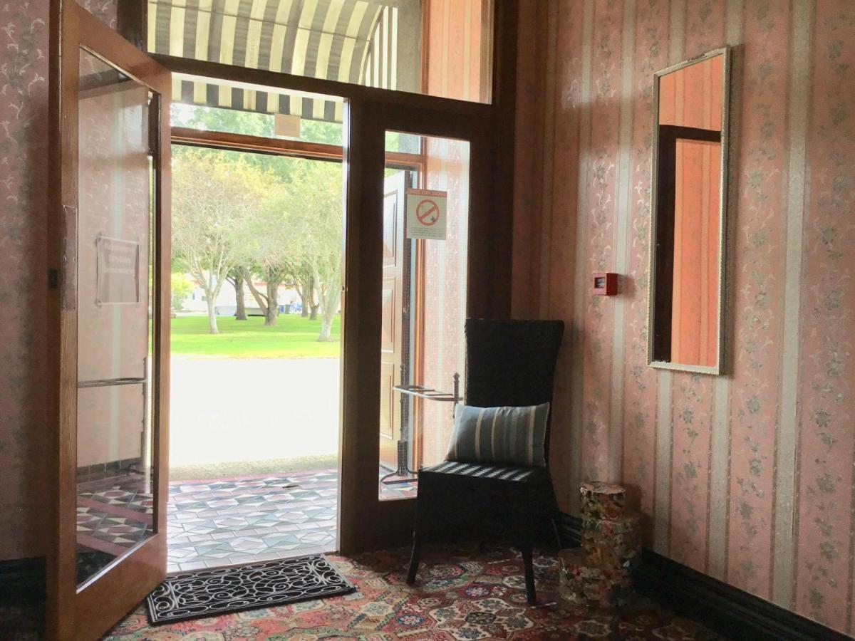 Royal Mail Hotel Lumsden Buitenkant foto